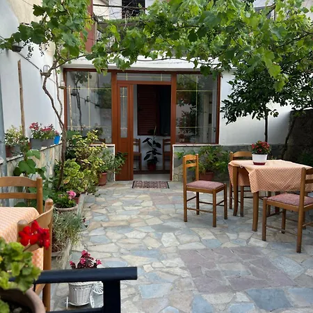 Luigi 招待所 Gjirokastër