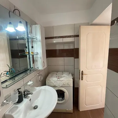 Luigi Гостевой дом Гирокастра